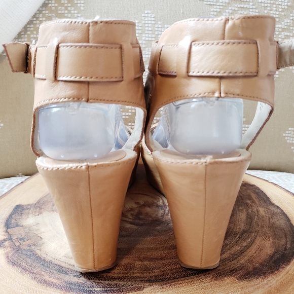 KENNETH COLE | LEATHER WEDGE PEEP-TOE SANDAL, 10 - Picture 7 of 12